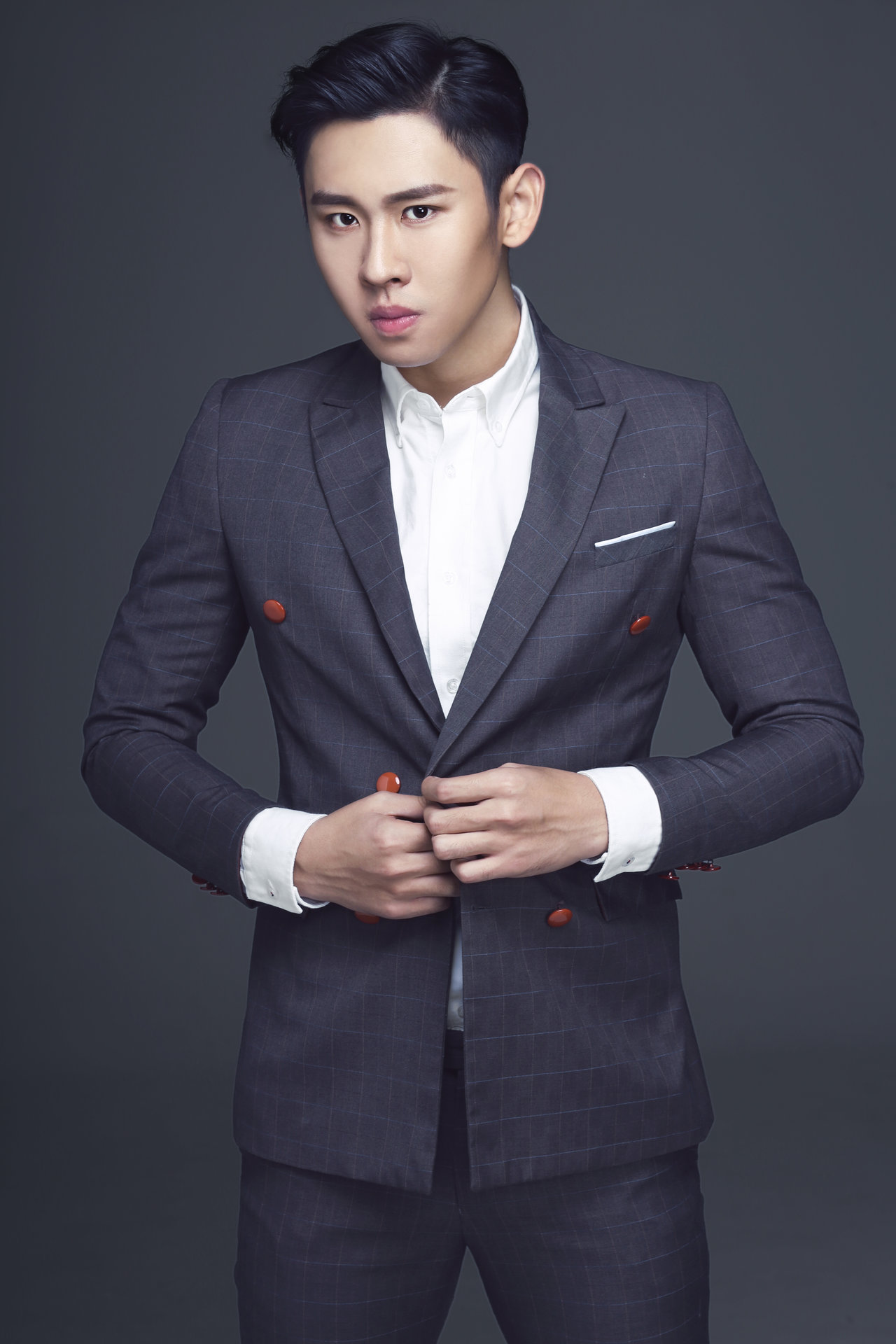 data-id="gnrrsyhqcm">崔彬斌,原名崔彬彬,1991年10月14,中国内地男