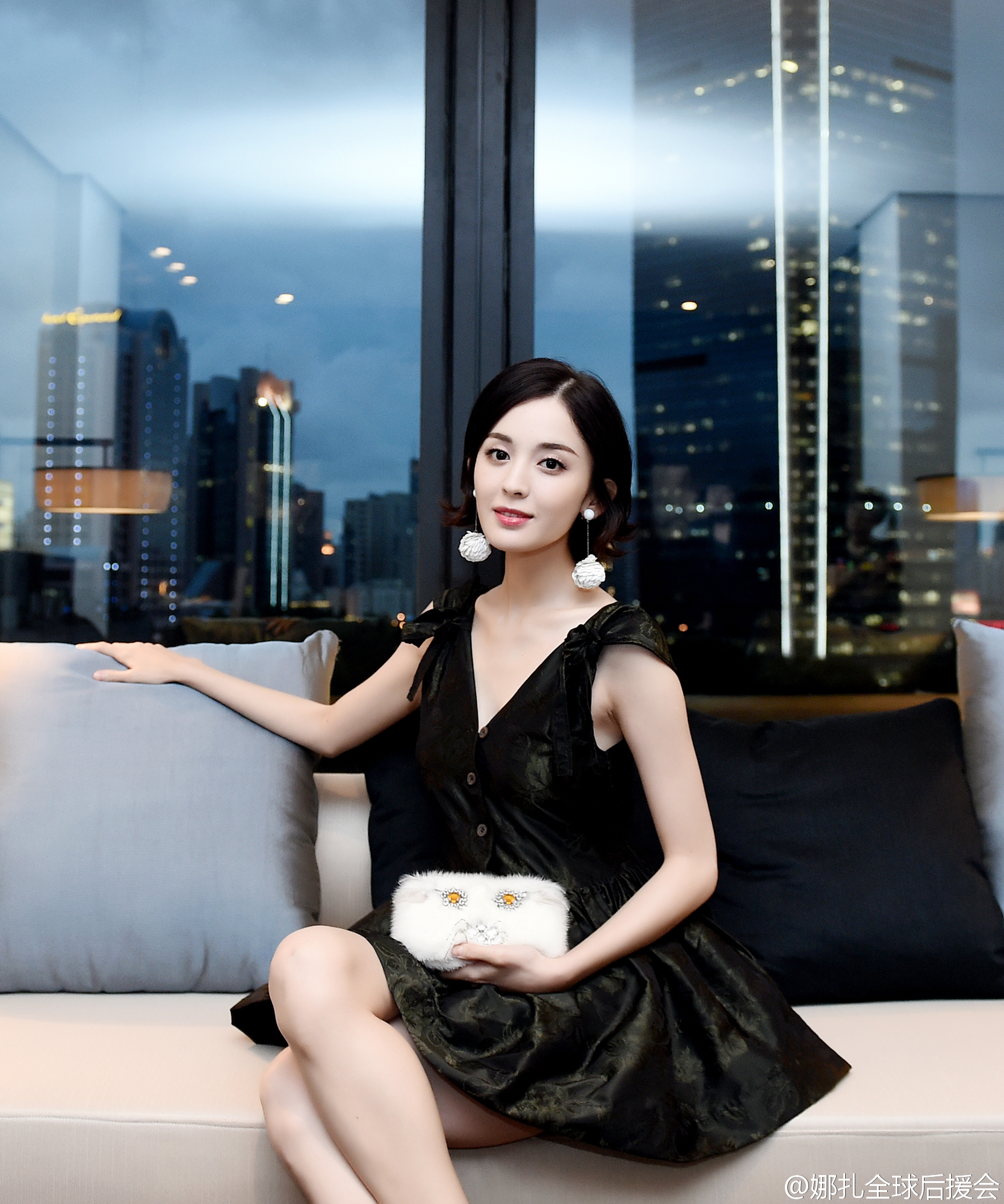  p>古力娜扎(gulnazar),1992年5月2日出生于新疆乌鲁木齐市,中国内地