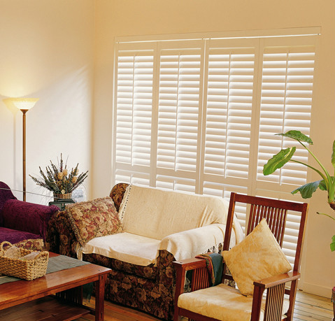  p>欧式活动百叶窗帘遮阳系统采用高强度75e,80铝合金叶片,叶片呈弧形