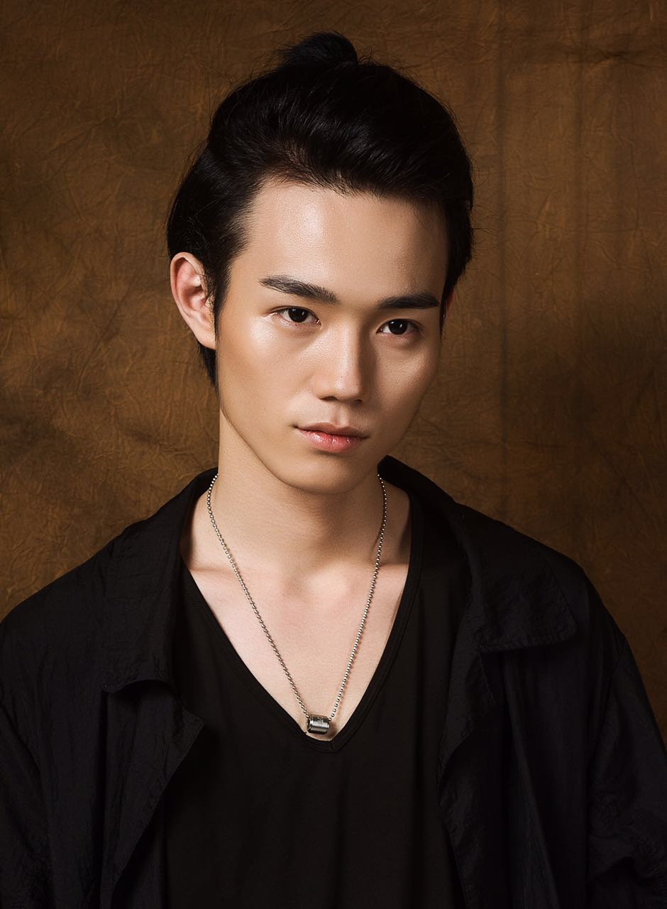 rn5gj">罗蓝山,1994年4月21日出生于湖南省长沙市,中国内地影视男演员