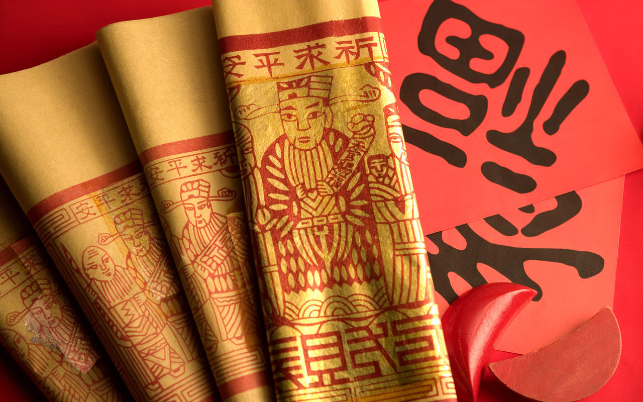 34808" data-lemmaid="34808">清明 /a>等节日扫墓时压在坟墓上的纸钱