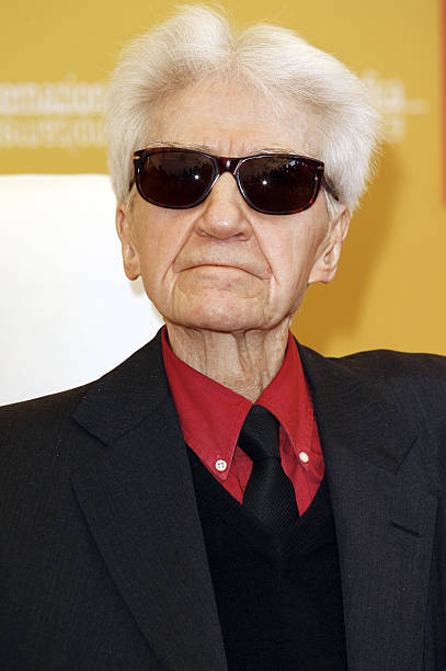  p>阿伦·雷乃 i>(alain resnais,1922年6月3日——2014年3月1日) /i>