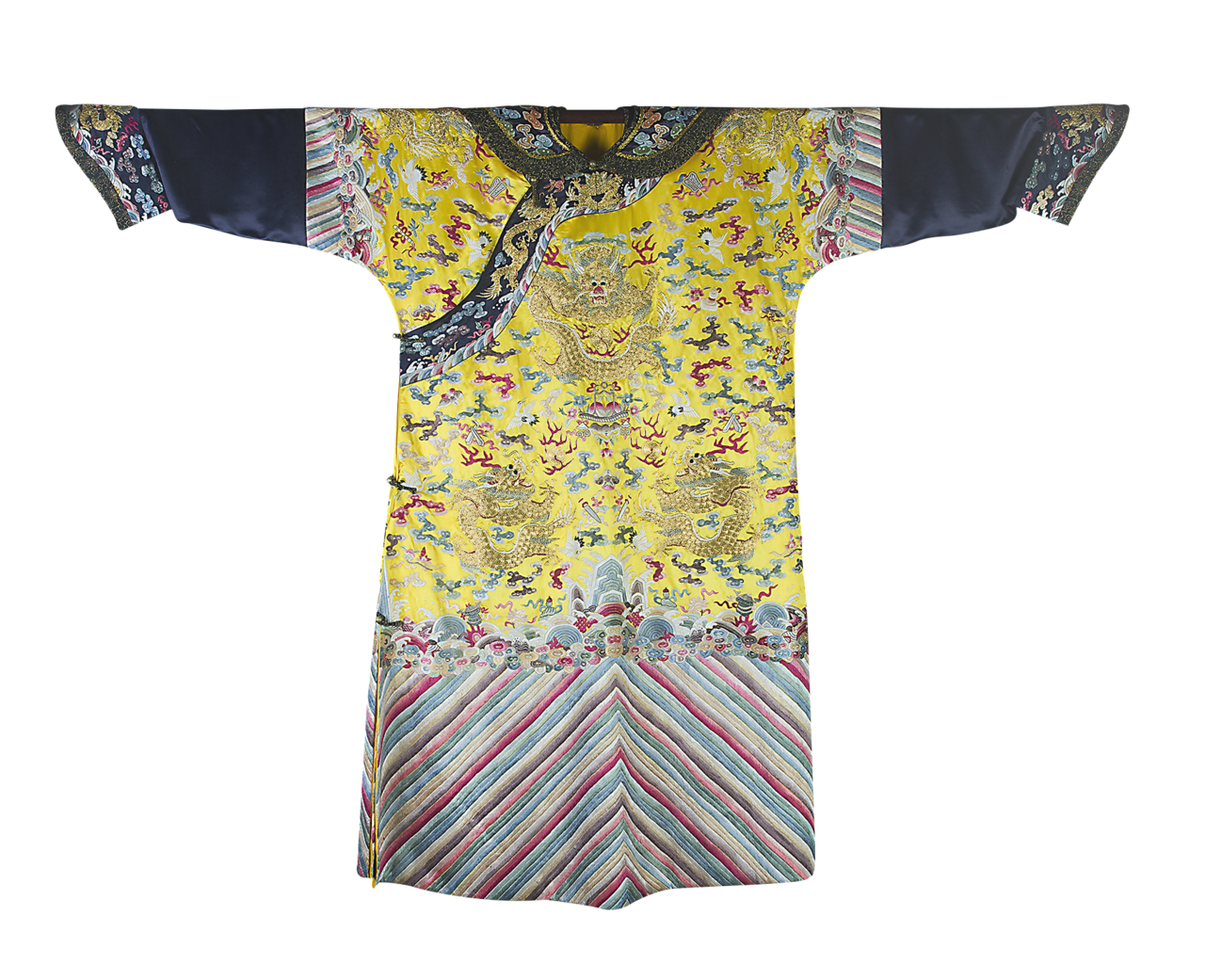 暗八仙云龙盘金,平针绣龙袍