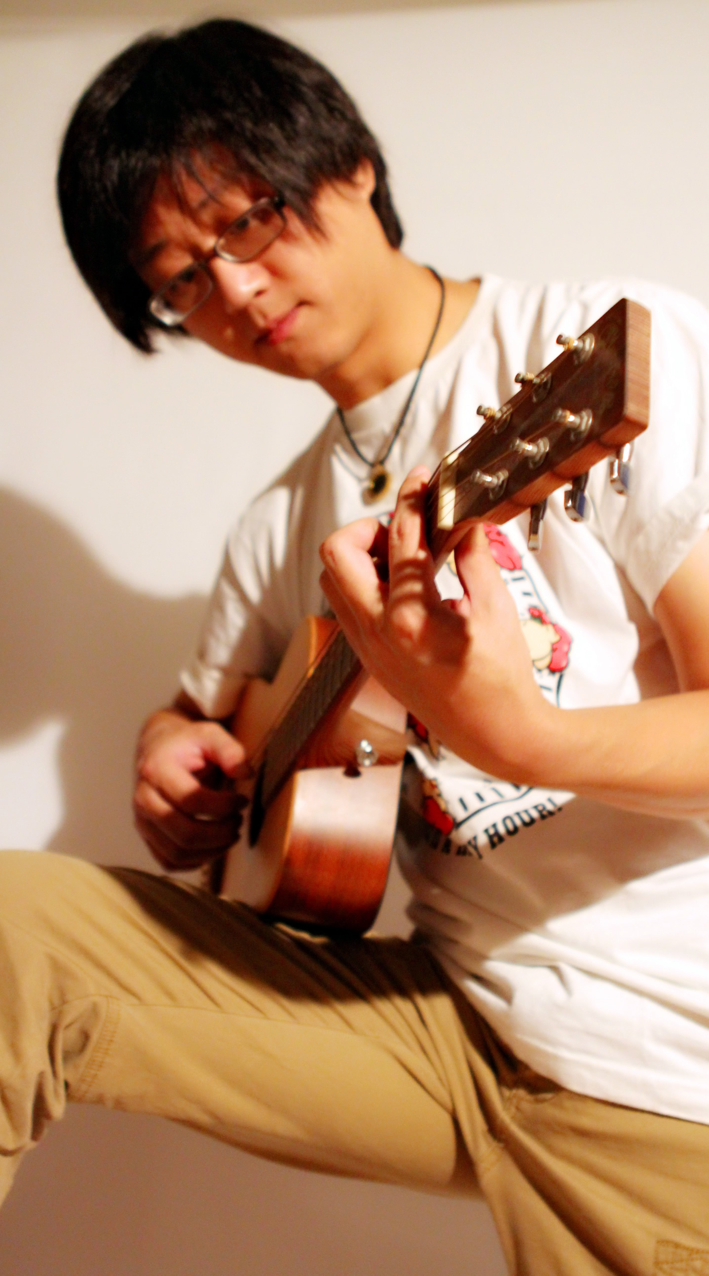  p data-id="gnwlp8lyq5">金晓,又名馒头,中国内地创作型男歌手, a