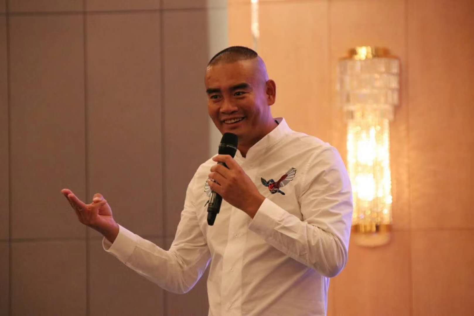  p>靳开云,河北邯郸人,东方安东尼罗宾,陈安之大弟子. /p>