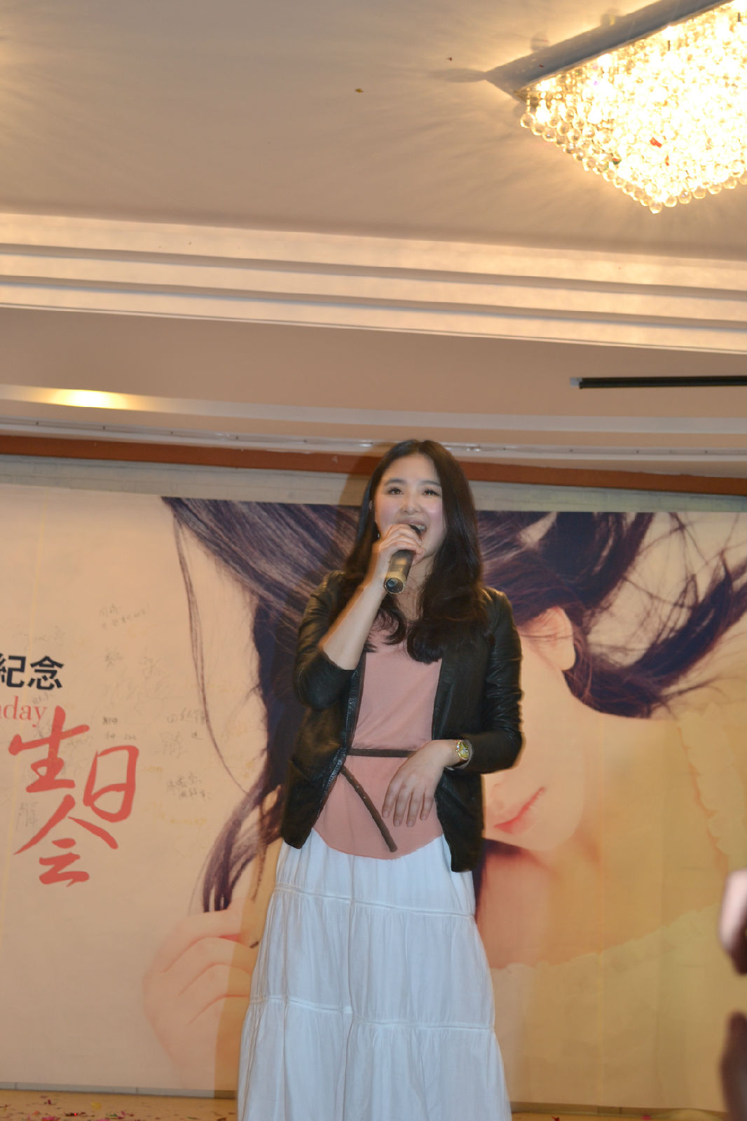  p>张含韵,1989年4月9日出生于四川省德阳市旌阳区,中国内地流行乐女