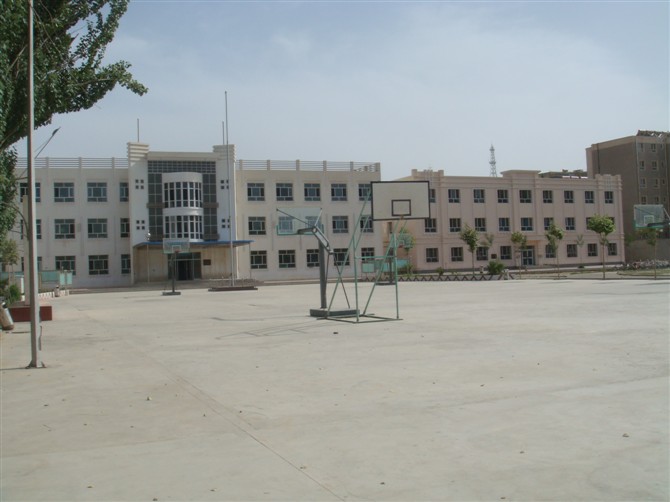  p>和田市第五中学,简称和田五中,始建于1971年,学校位于中华人民共和