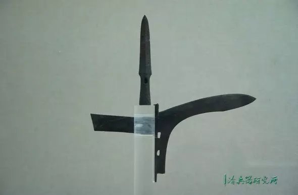 中国铁戟和青铜戟为什么外形差那么多？_百科TA说