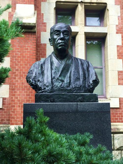  p>庆应义塾大学(keio university),亦称庆应大学,简称庆大(けいだい)