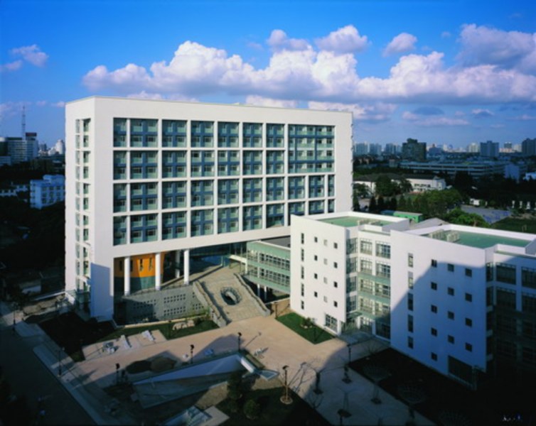  p>同济大学附属口腔医院是上海市一所三级甲等口腔专科医院. /p>