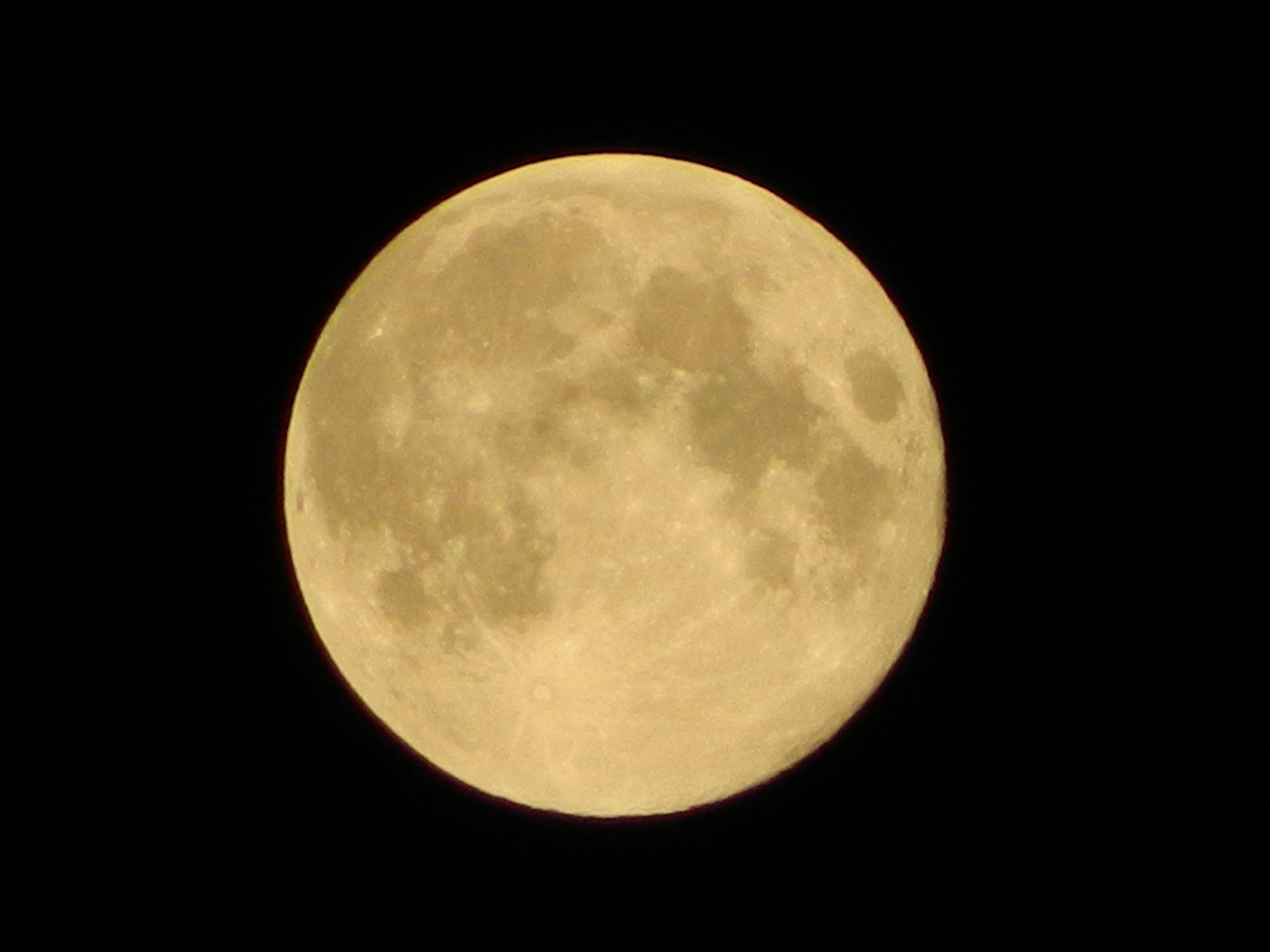  p>超级月亮(supermoon)是1979年由美国占星师理查德·诺艾尔提出的