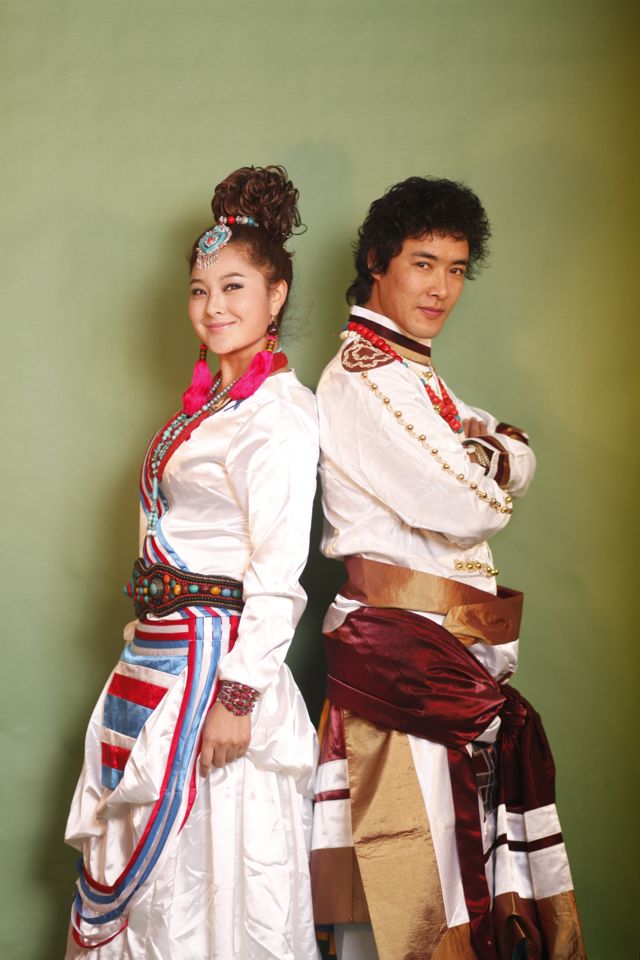  p>高原天籁,内地音乐组合,由来自甘肃省甘南藏族自治州的男歌手吾杰