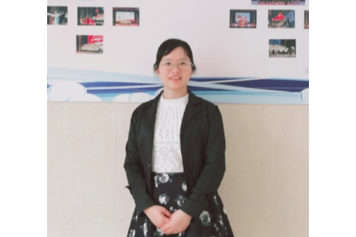 " data-lemmaid="1800889">文学学士 /a>,柳州一中中学二级语文教师