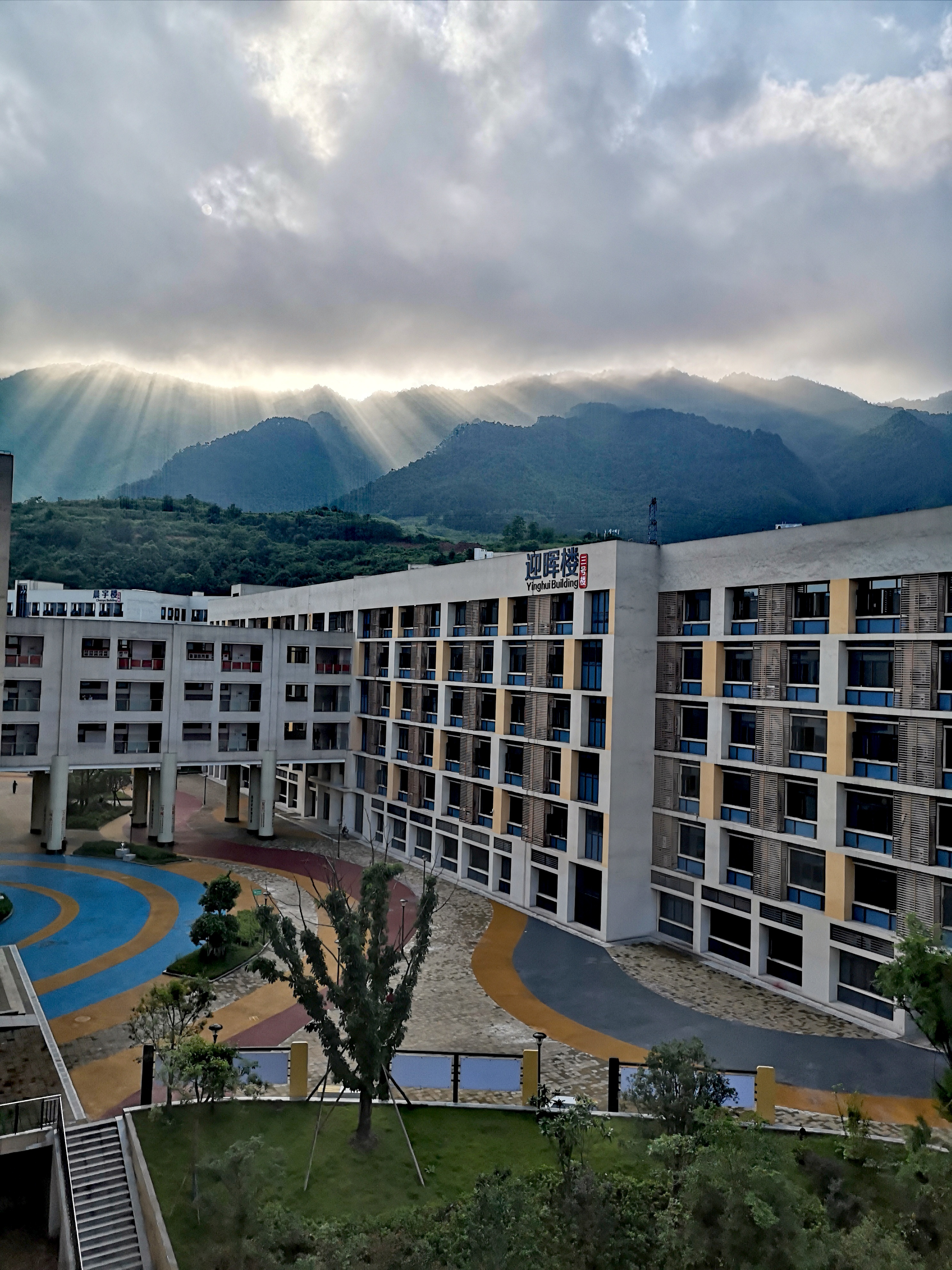  p>重庆市朝阳中学(chongqing chaoyang middle school)创建于1962年
