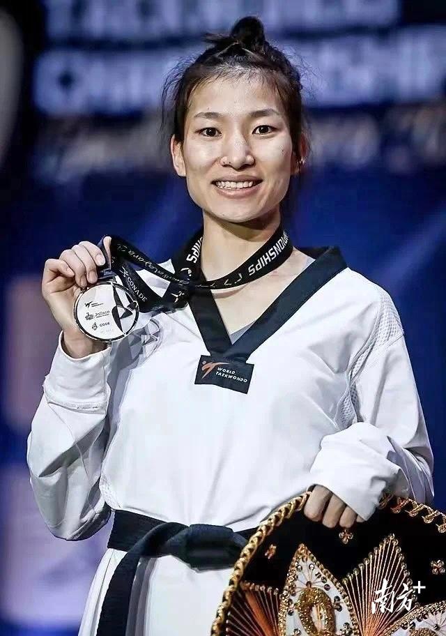 2000年5月16日出生于广东省阳江市阳春市永宁镇,中国女子跆拳道运动员