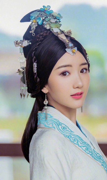  p>毛晓彤,1988年2月16日出生于天津市,中国内地影视女演员,毕业于 a