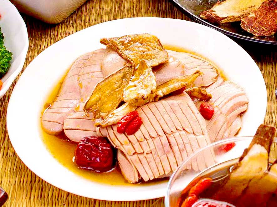  p data-id="suqzc70isbru">杜仲煨腰花是以猪腰子为原料的菜品. /p>