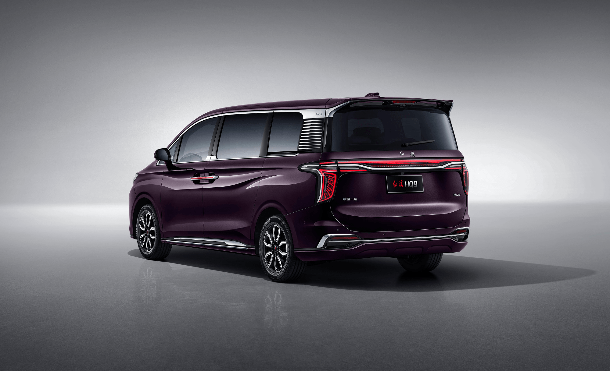 2018年1月8日,中国一汽发布新红旗品牌战略,以"中国式新高尚精致主义"