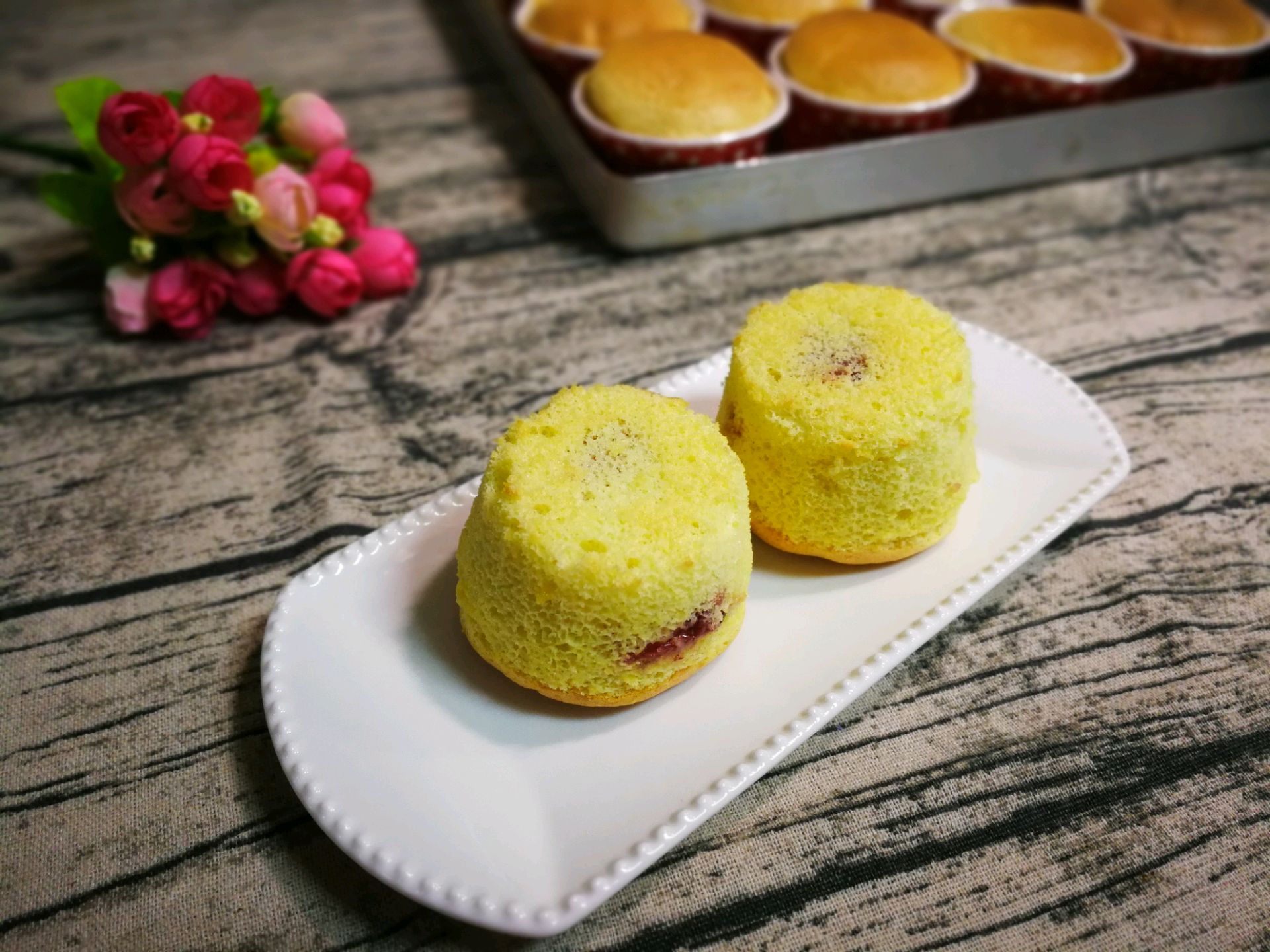 " data-lemmaid="603982">黄油 /a>,蛋,细砂糖等为主要食材制作的点心