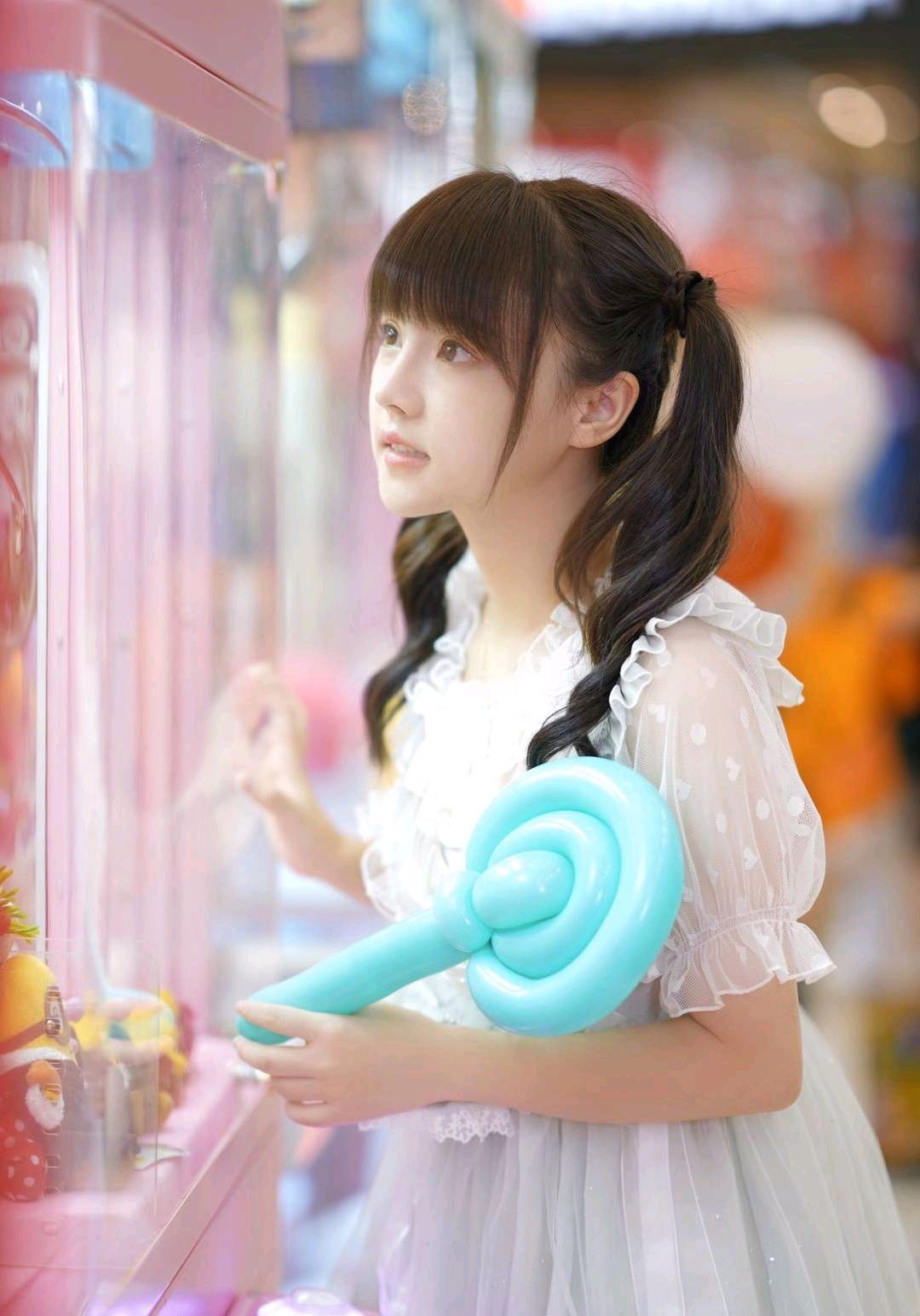  p data-id="gnvg9ukbnb">饭思思,出生于江西省