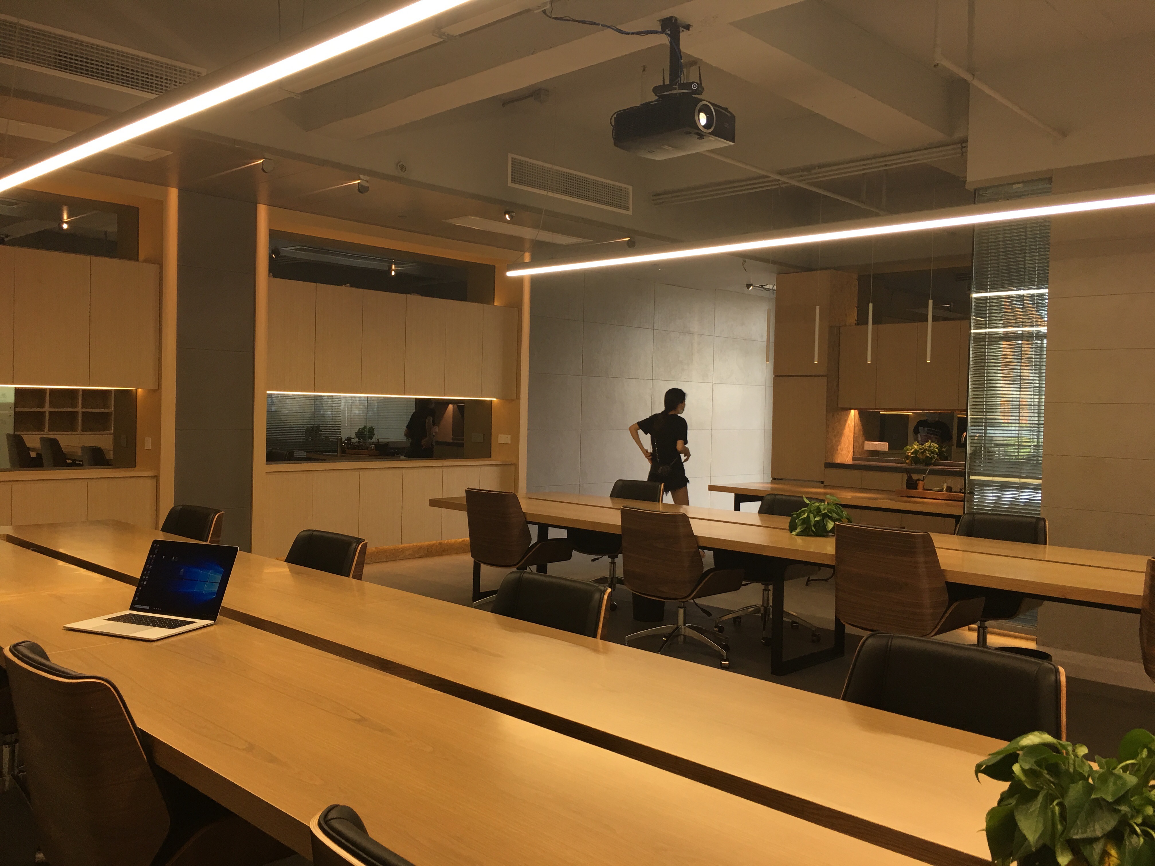 法定代表人吴新星,公司经营范围包括:园林绿化工程服务;景观和绿地