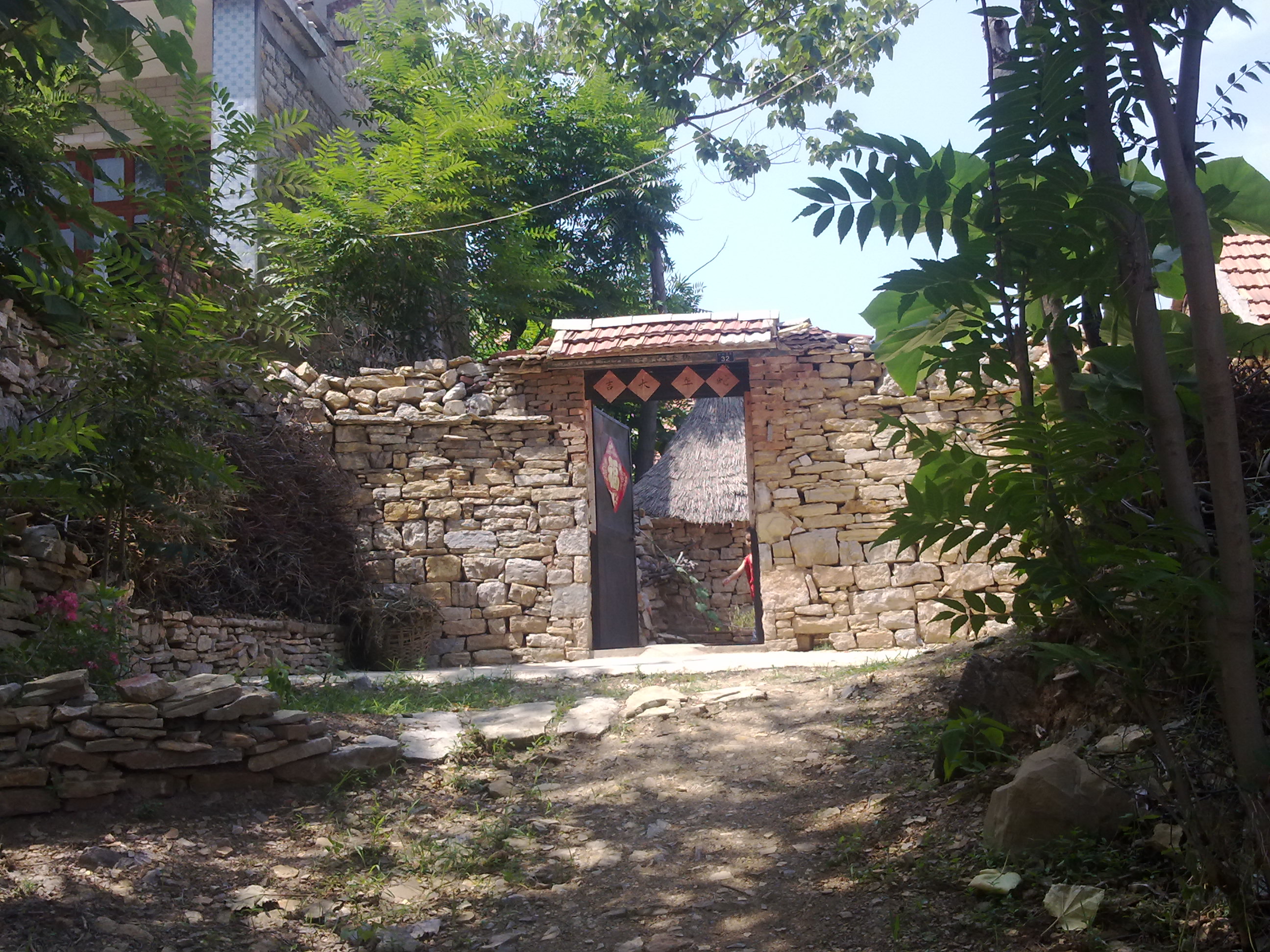  p>许村是山东省淄博市沂源县南麻街道下辖的行政村.