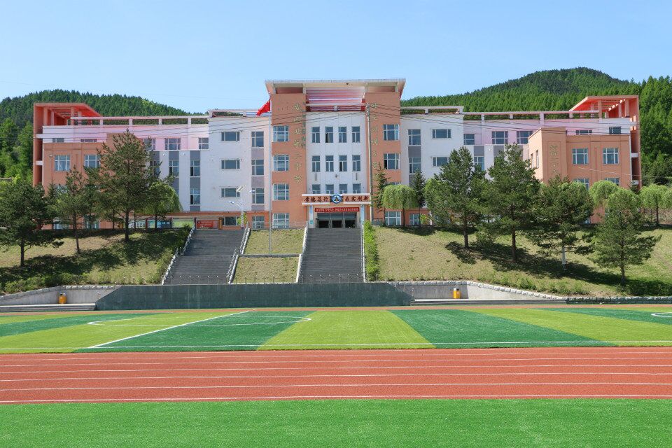 安图县第三中学