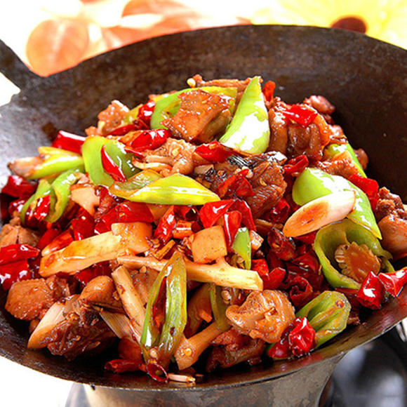  p data-id="go0342d71i">干锅心肺是以猪心肺为主材,配以洋葱,尖红椒