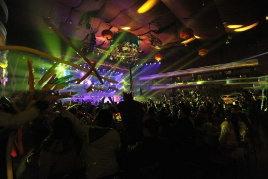  p>360演艺酒城是一家酒吧,位于 a target="_blank" href="/item/兰州