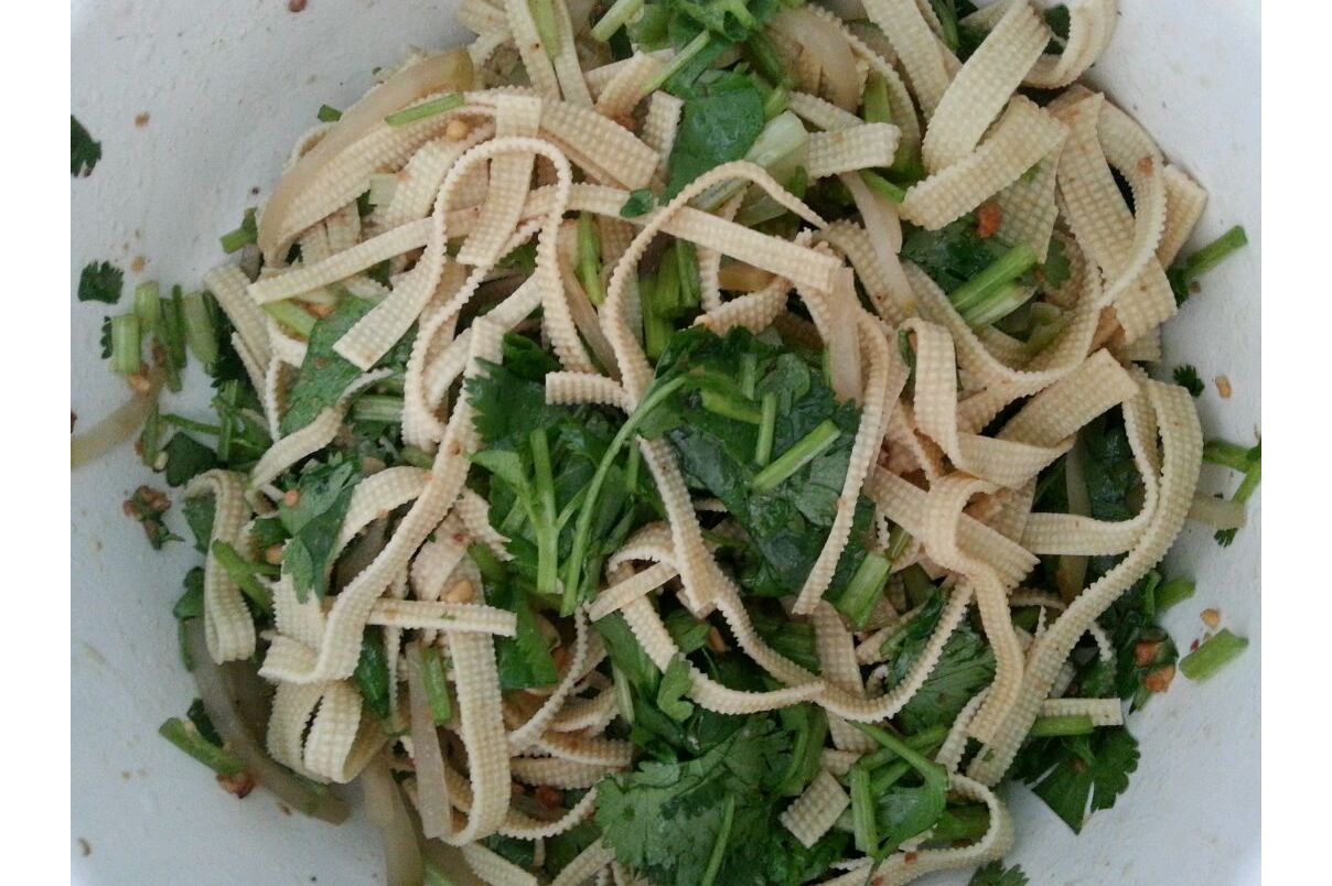 豆腐丝拌香菜