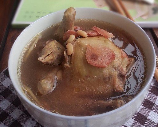 土伏苓眉豆煲白鸽