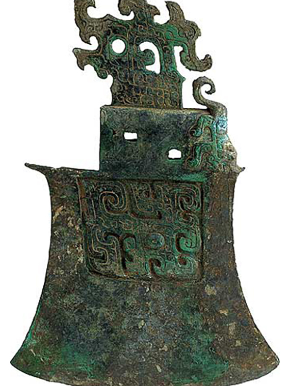  p>商虎纹铜钺是青铜器类文物,1973年长沙征集,现收藏于湖南省博物馆.