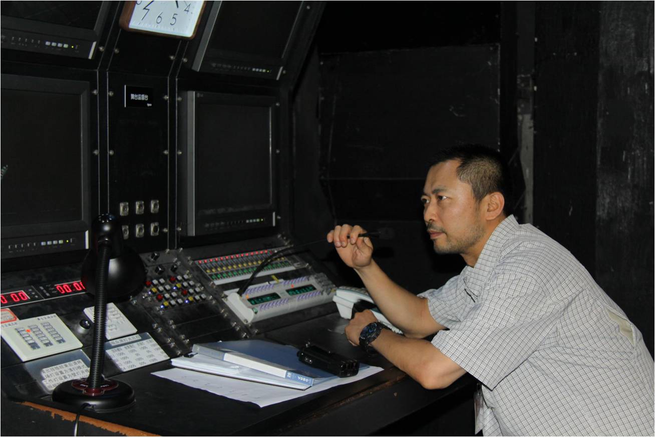 原空军政治部文工团舞蹈队队长,空军蓝天幼儿艺术团编导,中国戏剧文学