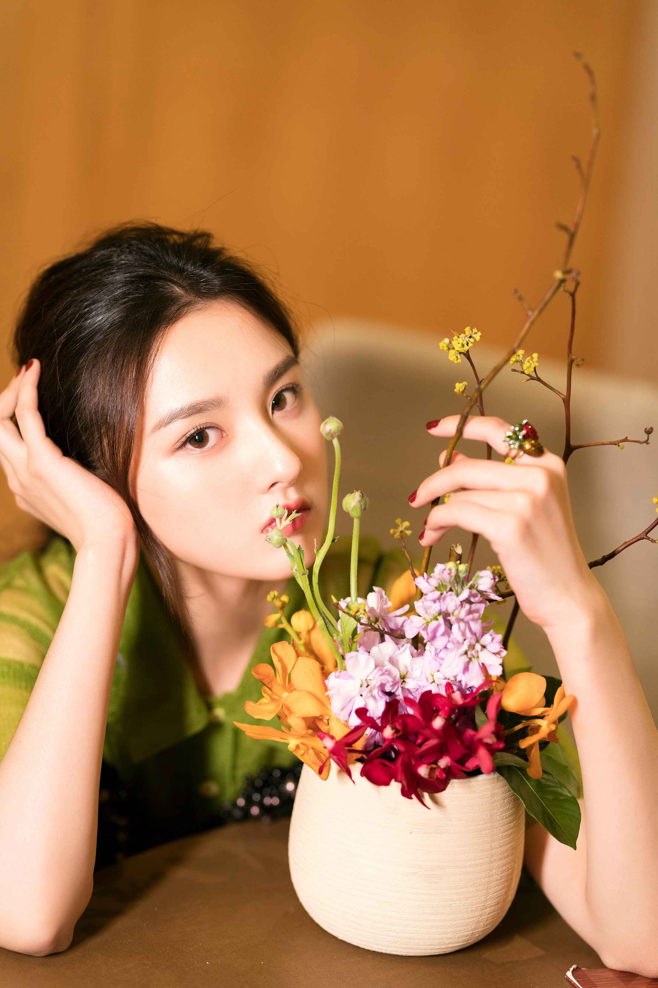  p>宋祖儿,原名孙凡清,1998年5月23日出生于天津市,中国内地影视女