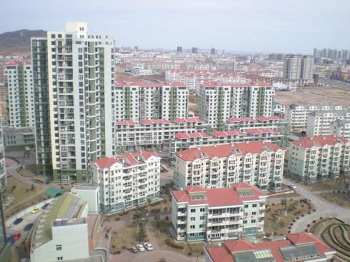 大街西侧,轸大路北侧,毗邻逛荡河公园,开发商为烟台日樱地产有限公司