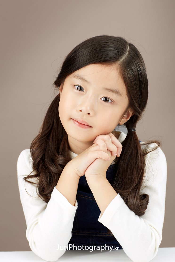  p>李娜润(         ,lee na yoon),2007年7月16日出生于韩国,韩国女