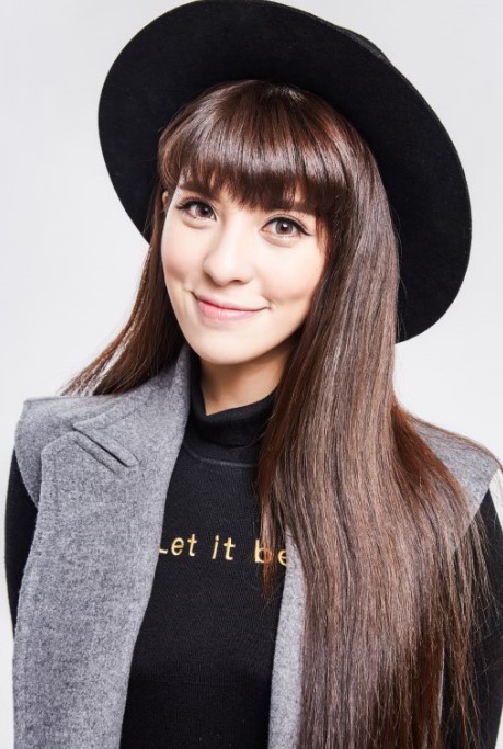  p>李邹珺(贝贝),1987年7月31日出生于湖北省武汉市,中国内地女歌手.