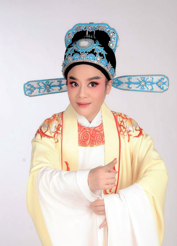 王一敏,原 a target="_blank" href="/item/福建省芳华越剧团/9913630