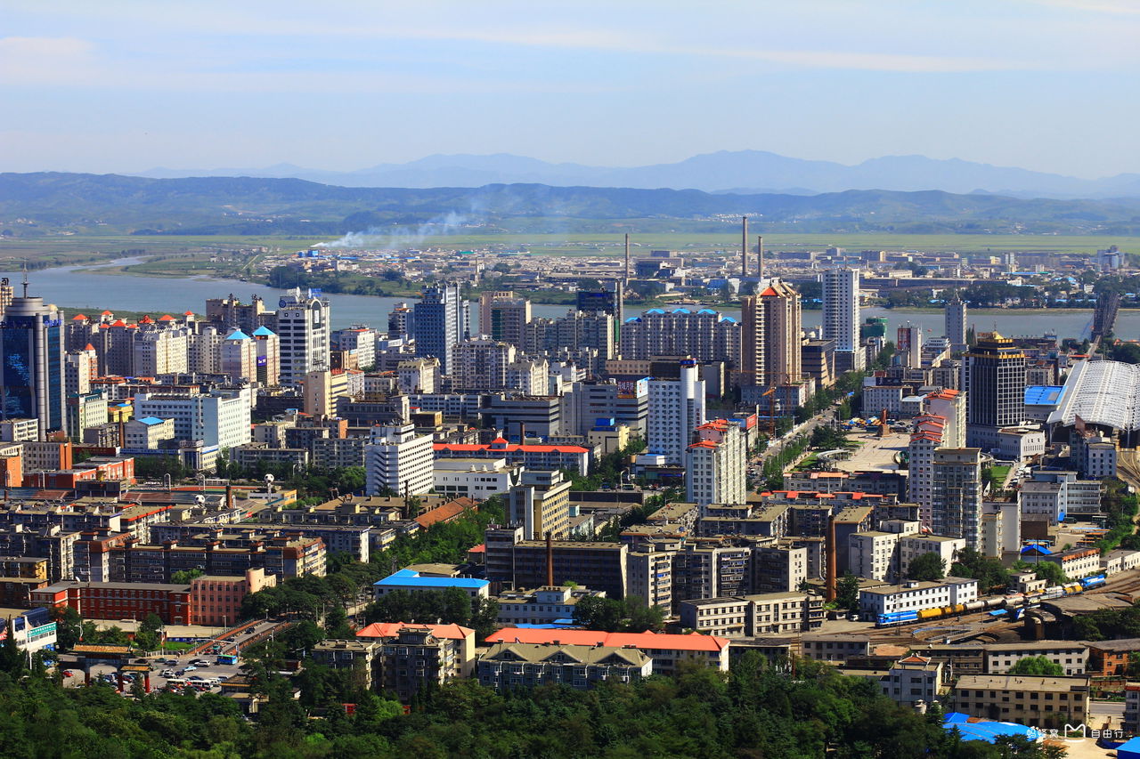  p>风景秀丽的锦江山公园,是 a target="_blank" href="/item/丹东