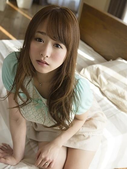  p>白石茉莉奈( i>しらいし まりな /i>),1986年8月10日出生于日本