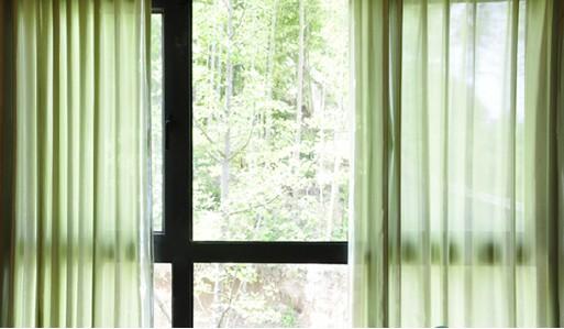  p>单向透视 a data-lemmaid="33738">窗帘 /a>,是一种对可见光具有