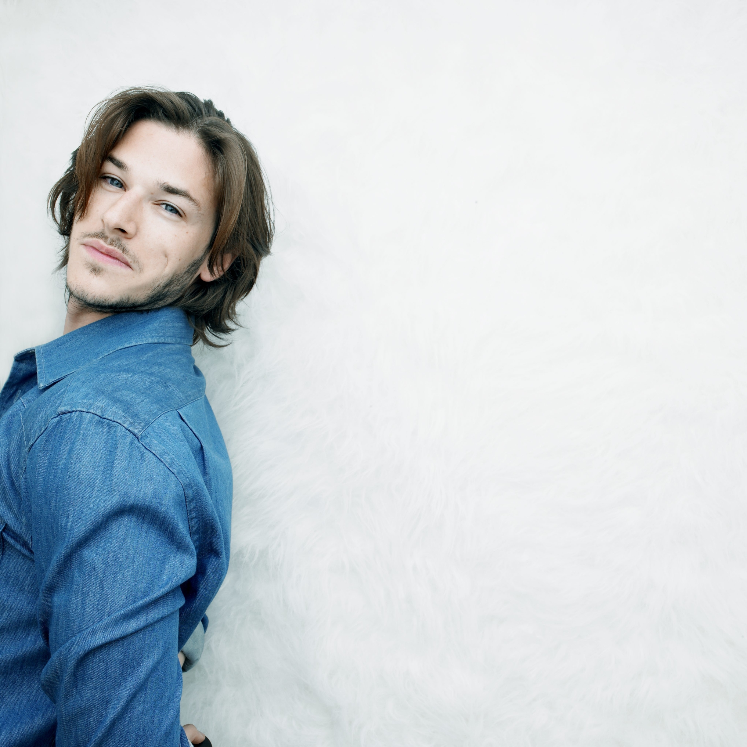  p>加斯帕德·尤利尔(gaspard ulliel)1984年11月25日出生,法国男演员