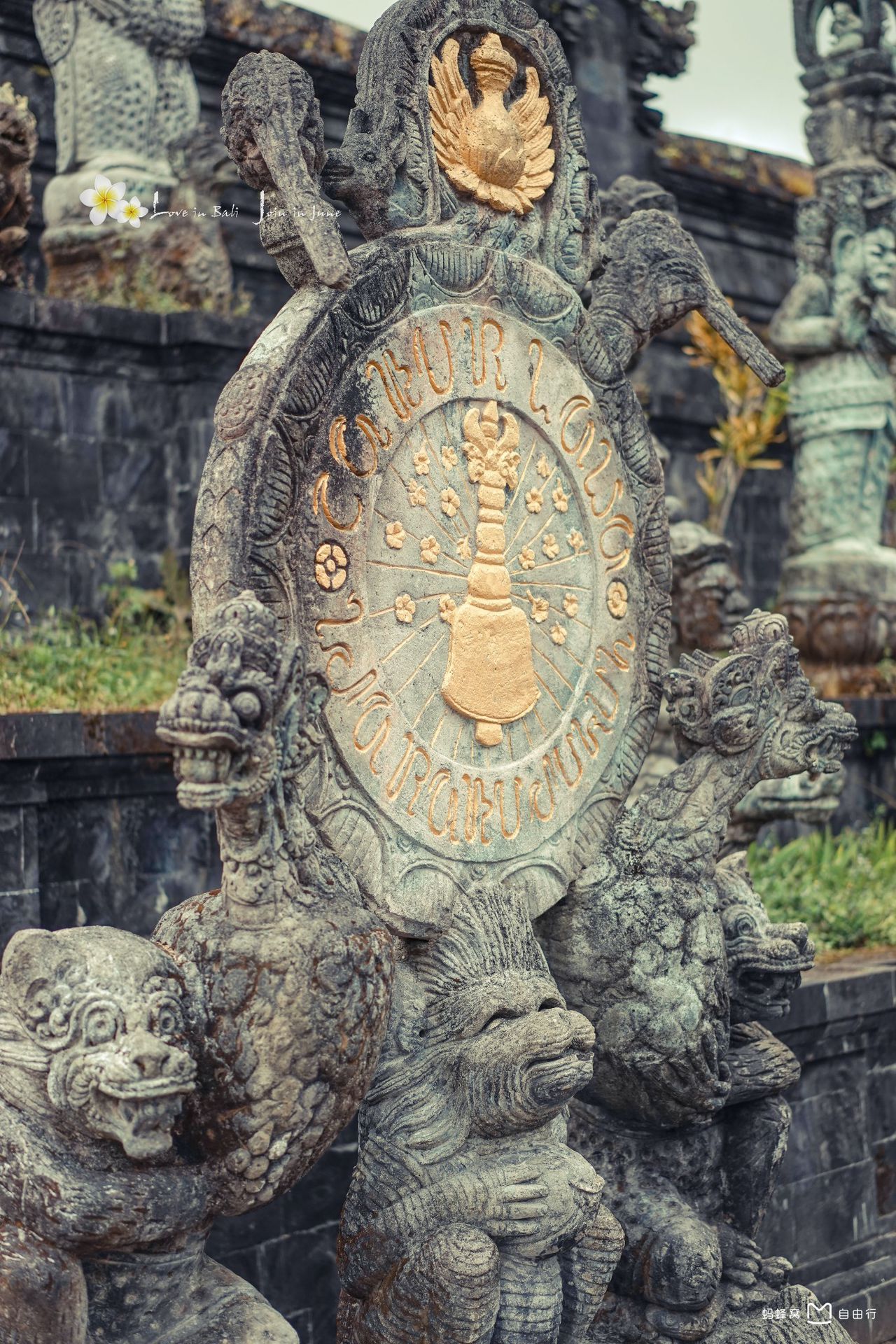 布撒基寺(besakih)位于巴厘岛的东北部,海拔