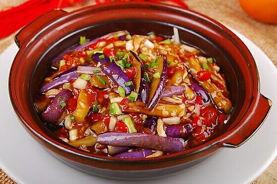  p>茄子煲是用茄子制作的一道家常菜,属于粤 a target="_blank" href=
