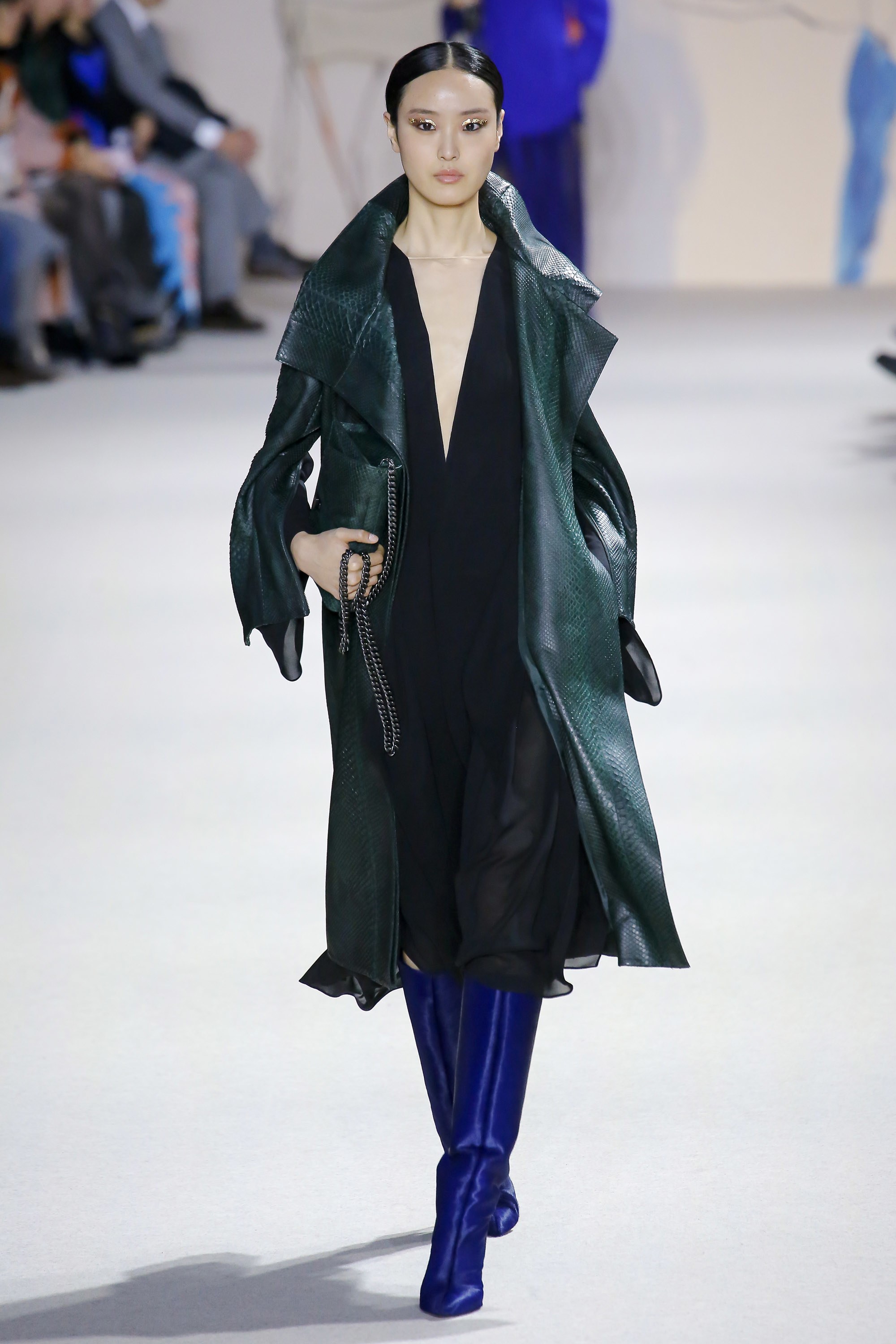 lemmaid="131482">瑞士 /a>一家族企业,是拥有80年制衣经验的服装品牌