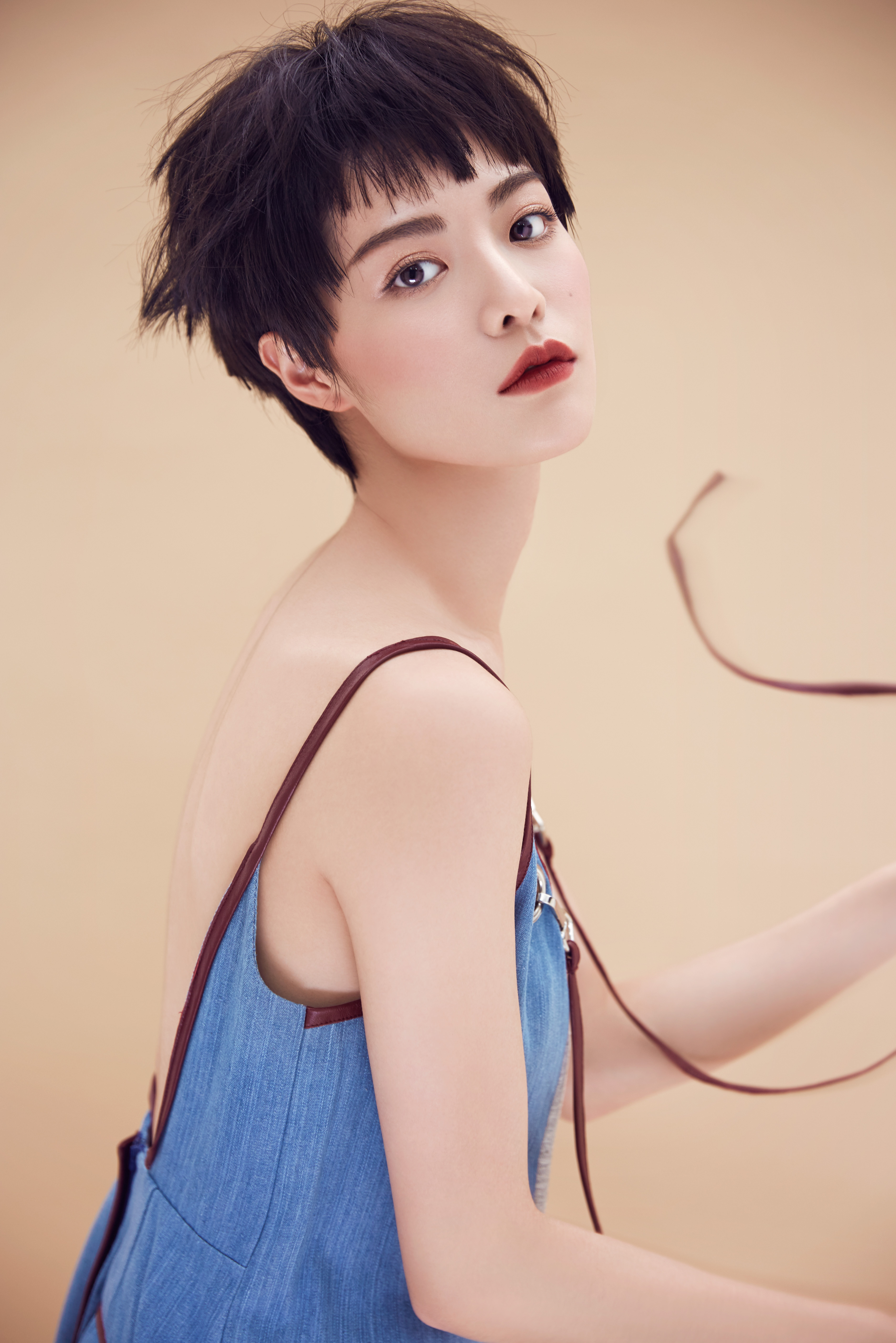  p>钟楚曦(elaine zhong),1993年3月18日出生于广东省广州市,毕业于 a