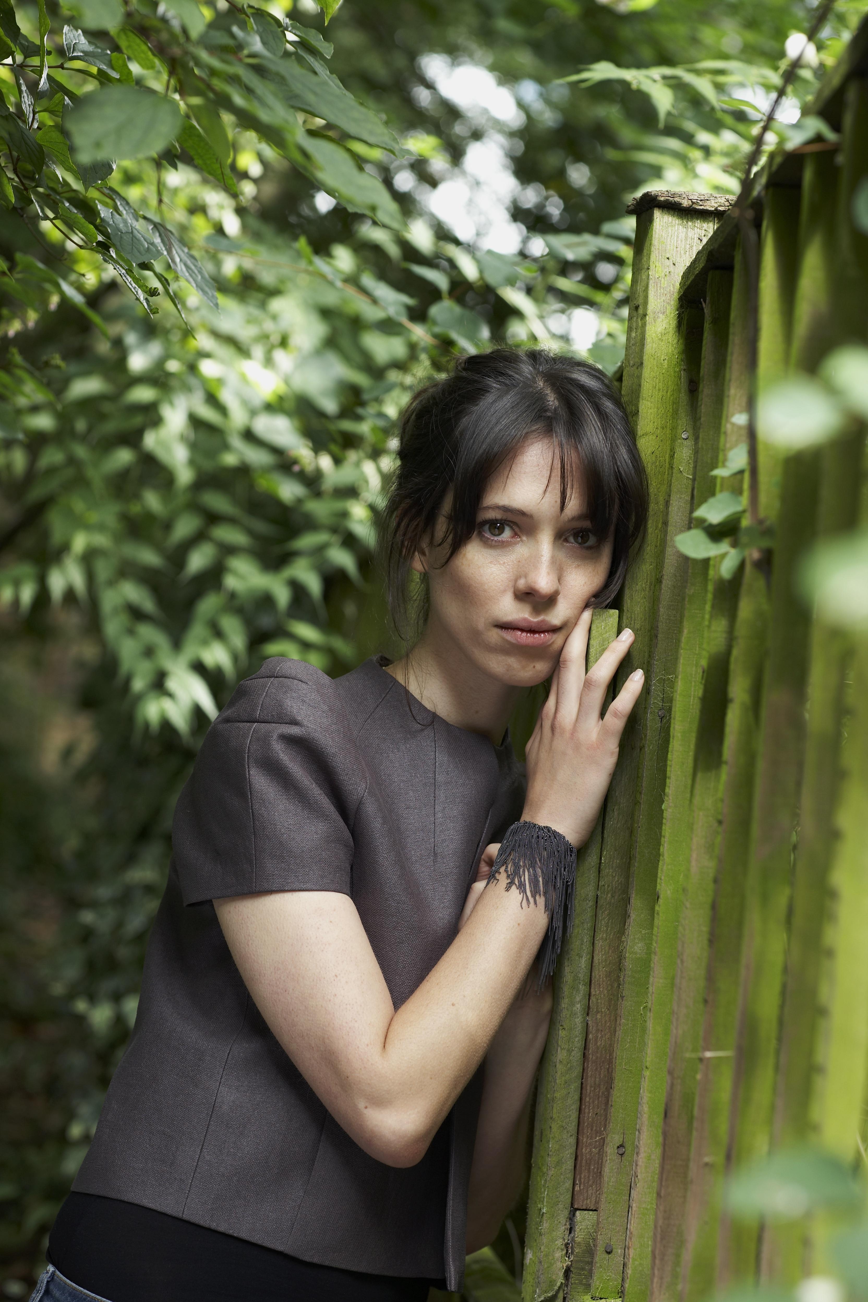  p>丽贝卡·豪尔(rebecca hall),1982年5月19日出生于英国伦敦,英国