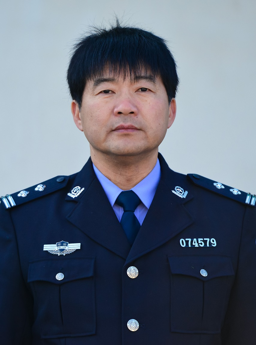 年12月出生,现为安徽省马鞍山市和县公安局交警大队教导员,二级警督