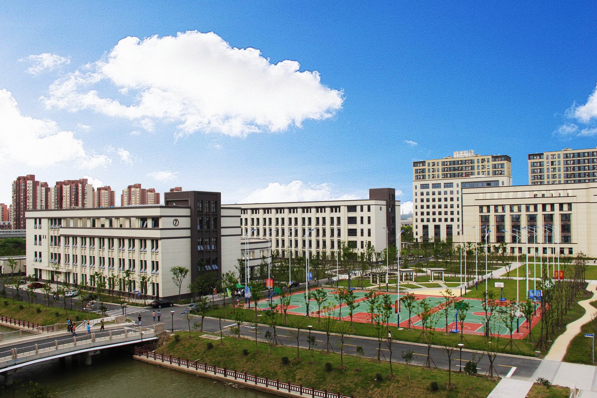  p>上海健康医学院(shanghai university of medicine & health