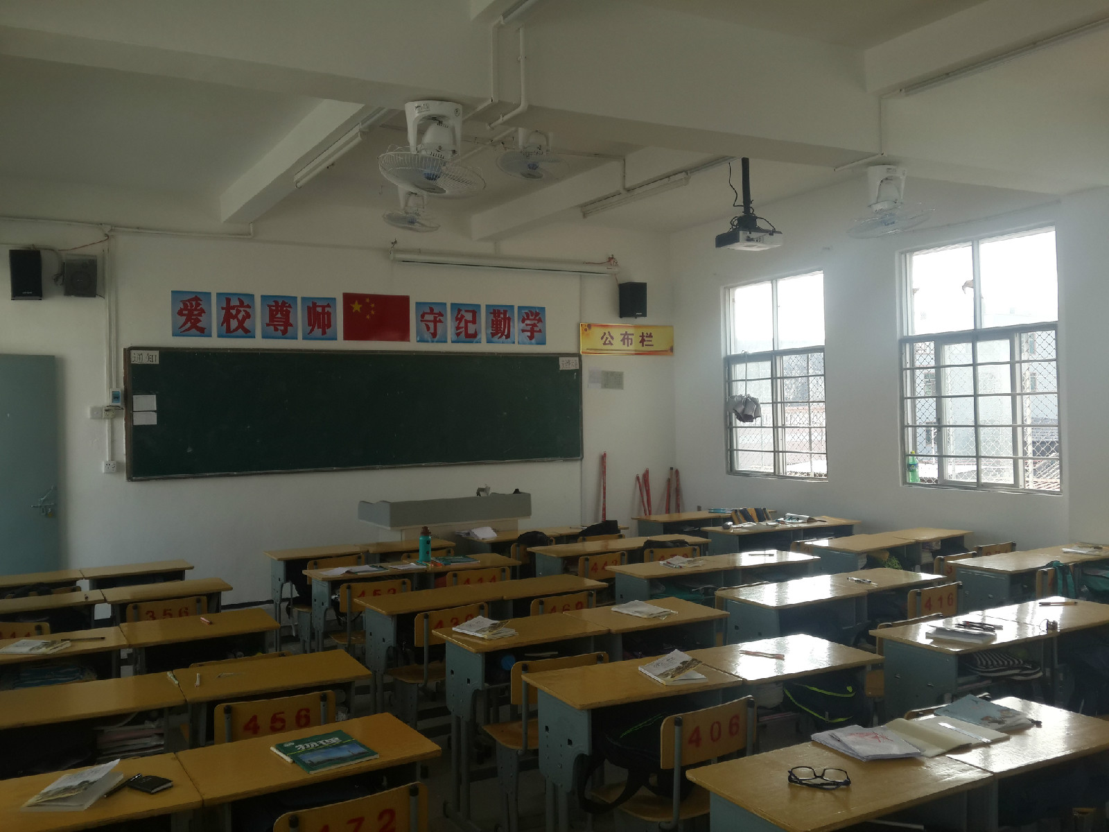 p> a href="#" data-lemmaid="8532">龙湖镇 /a>初级中学创办于1993